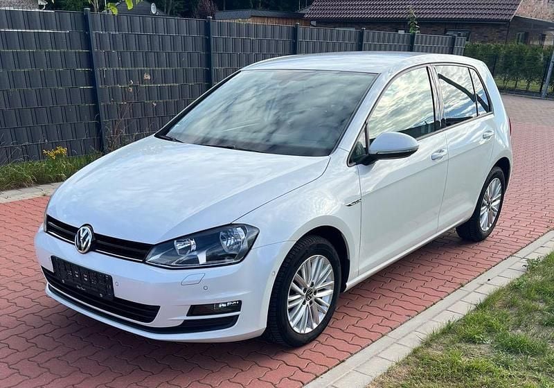 Weiß Gebraucht 2014 VW Golf VII Cup Limousine | 9.700 € (Fairer Preis) - Bild 1/4