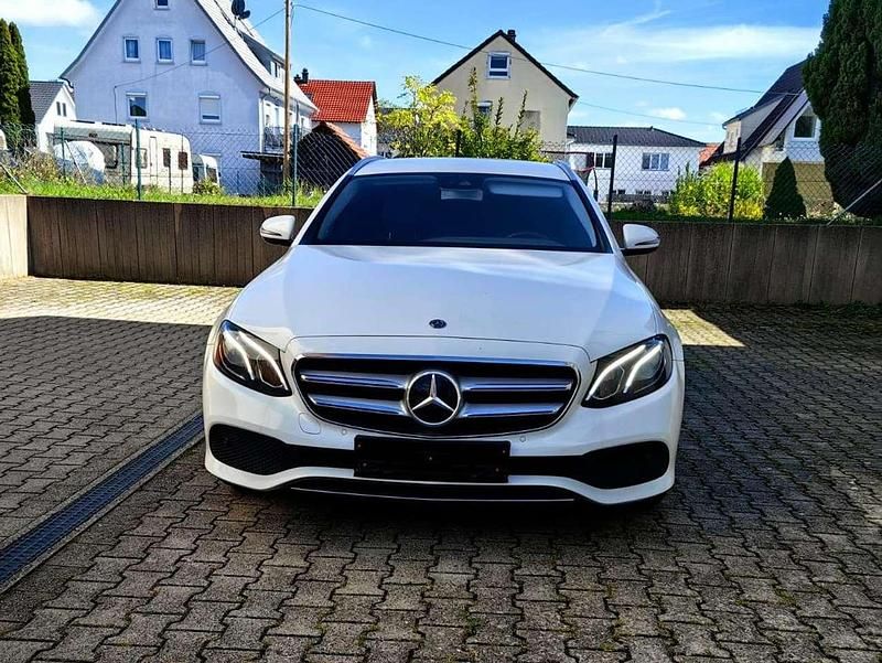 Gebraucht Mercedes E220 Exclusive 194 PS (142 kW) 2018 Kombi
