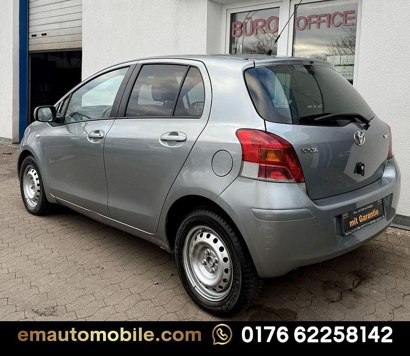 Gebraucht Toyota Yaris Sol 101 PS (74 kW) 2009 Silber Kleinwagen