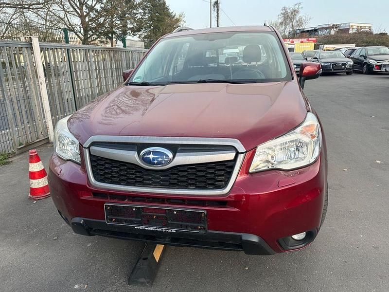 Gebraucht Subaru Forester Exclusive+ 147 PS (108 kW) 2013 Rot SUV