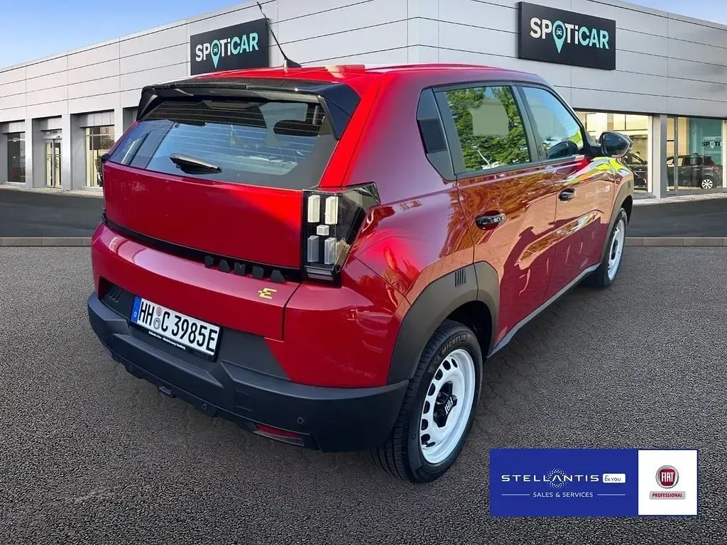 Neu Fiat Grande Panda Red 83 kW (113 PS) 2026 Rot Kleinwagen