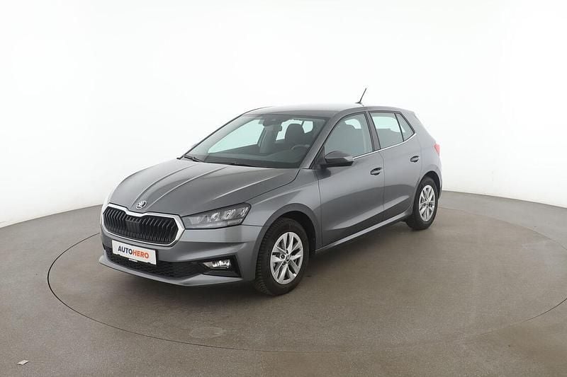Grau Gebraucht 2024 Skoda Fabia Style Limousine | 16.050 € (Superpreis) - Bild 1/3