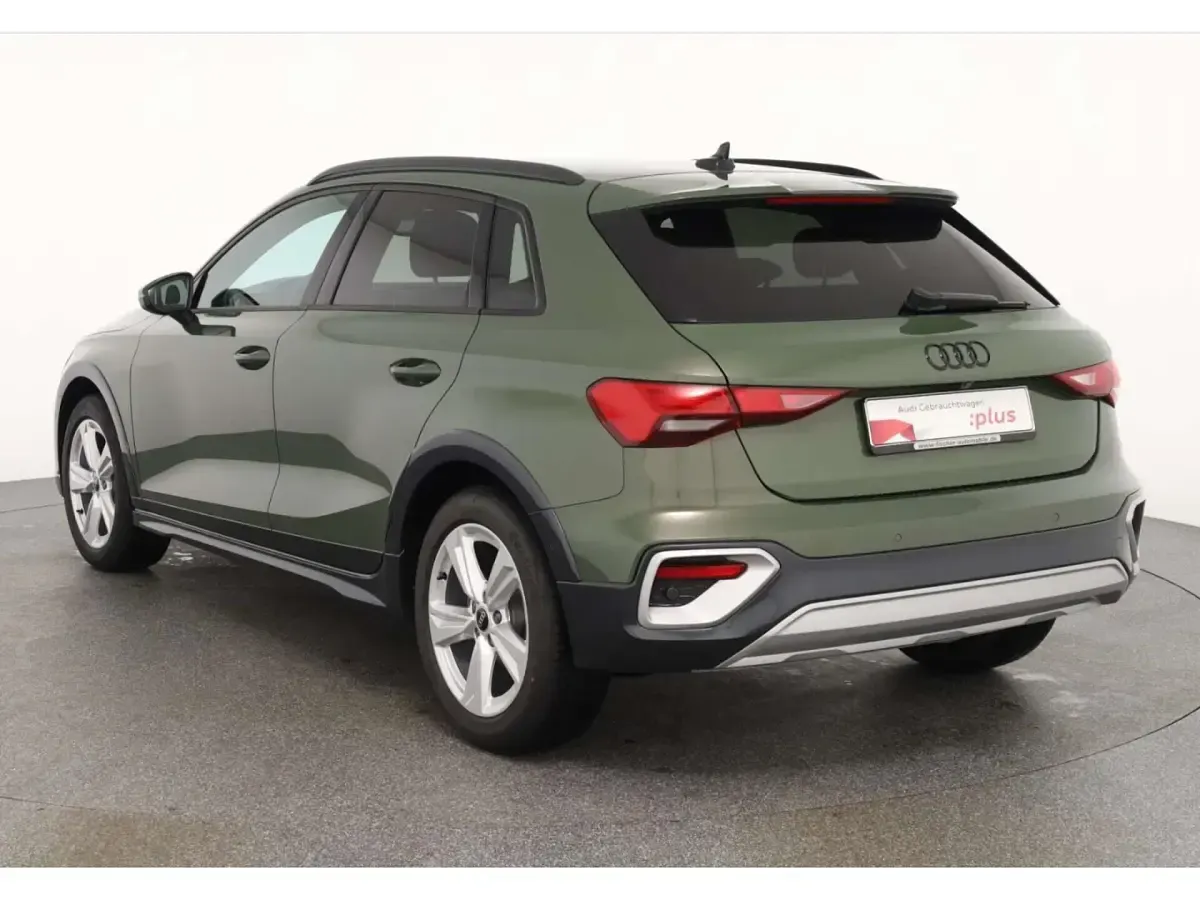 Używany Audi A3 Ambiente 150 KM (110 kW) 2025 Zielony Sedan/Limuzyna