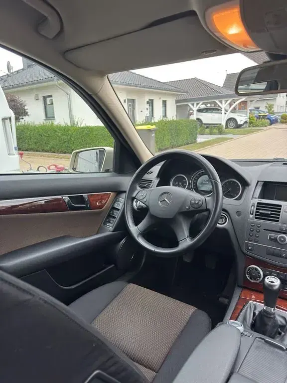 Gebraucht Mercedes C180 156 PS (114 kW) 2010 Beige Limousine