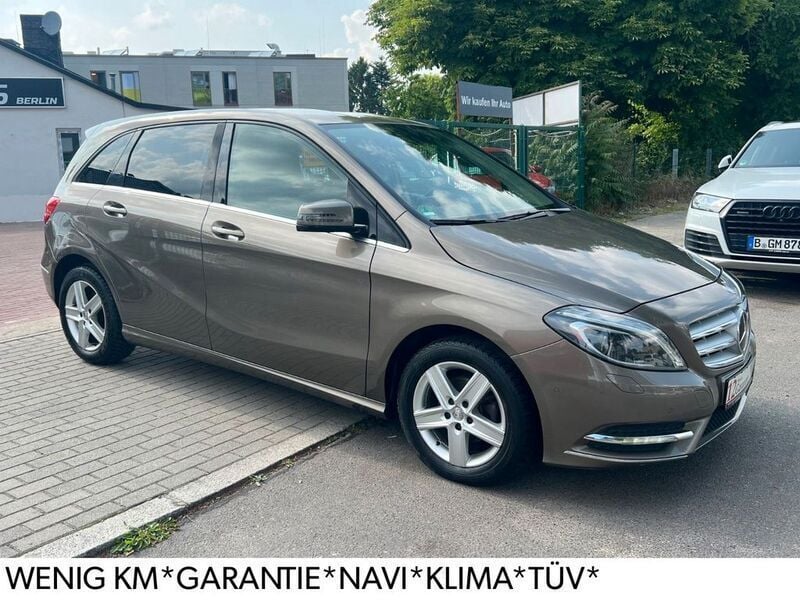 Gold Gebraucht 2012 Mercedes B180 Van / Kleinbus | 11.970 € (Guter Preis) - Bild 1/4