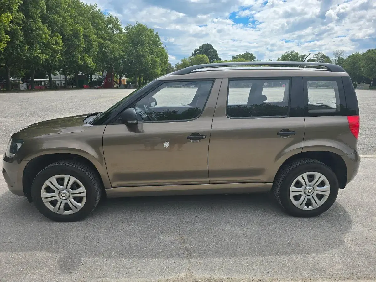 Gebraucht Skoda Yeti 110 PS (80 kW) 2015 Braun SUV
