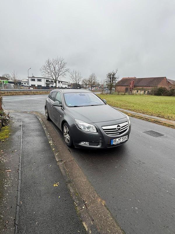 Grau Gebraucht 2010 Opel Insignia Limousine | 3.690 € (Guter Preis) - Bild 1/4