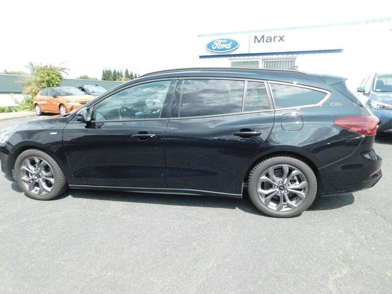 Gebraucht Ford Focus ST-Line 125 PS (91 kW) 2022 Obsidianschwarz metallic Kombi