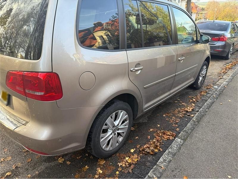 Gebraucht VW Touran 140 PS (102 kW) 2014 Gold Van / Kleinbus