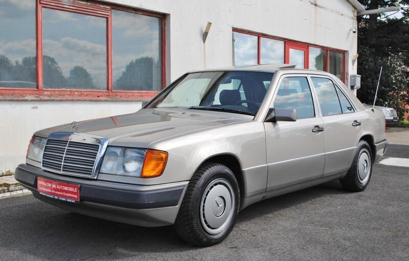 Second-hand Mercedes E200 118 CP (86 kW) 1989 Gri Berlinǎ