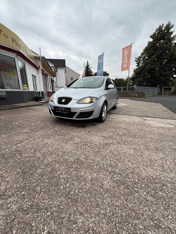 Silber Gebraucht 2012 Seat Altea XL Ecomotive Van / Kleinbus | 5.299 € (Fairer Preis) - Bild 1/4