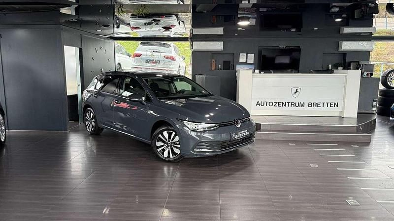 Grau Gebraucht 2024 VW Golf VIII Move Limousine | 25.900 € (Fairer Preis) - Bild 1/3