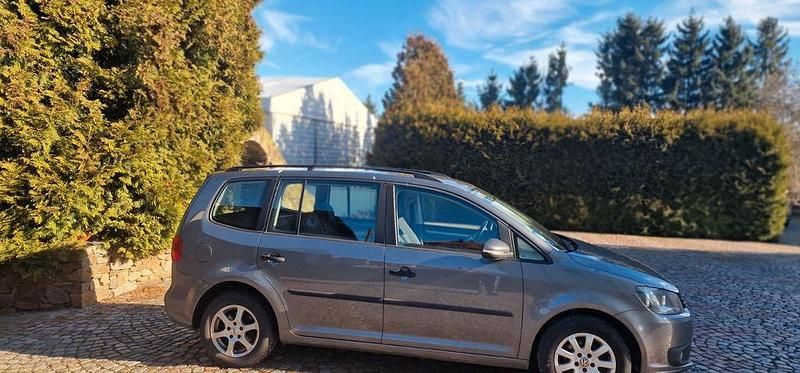 Gebraucht VW Touran Trendline 105 PS (77 kW) 2013 Grau Van / Kleinbus