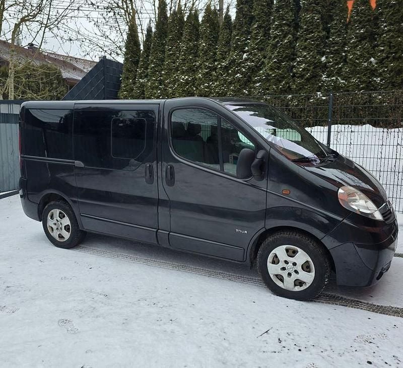 Schwarz Gebraucht 2010 Opel Vivaro Cosmo Van / Kleinbus | 9.500 € (Guter Preis) - Bild 1/4