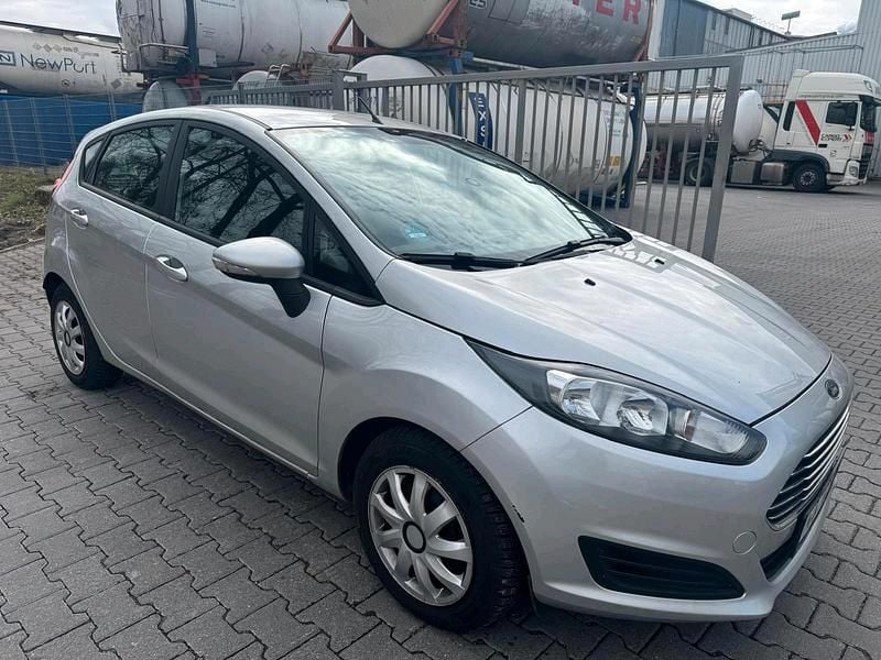 Gebraucht Ford Fiesta 90 PS (66 kW) 2015 Silber Kleinwagen
