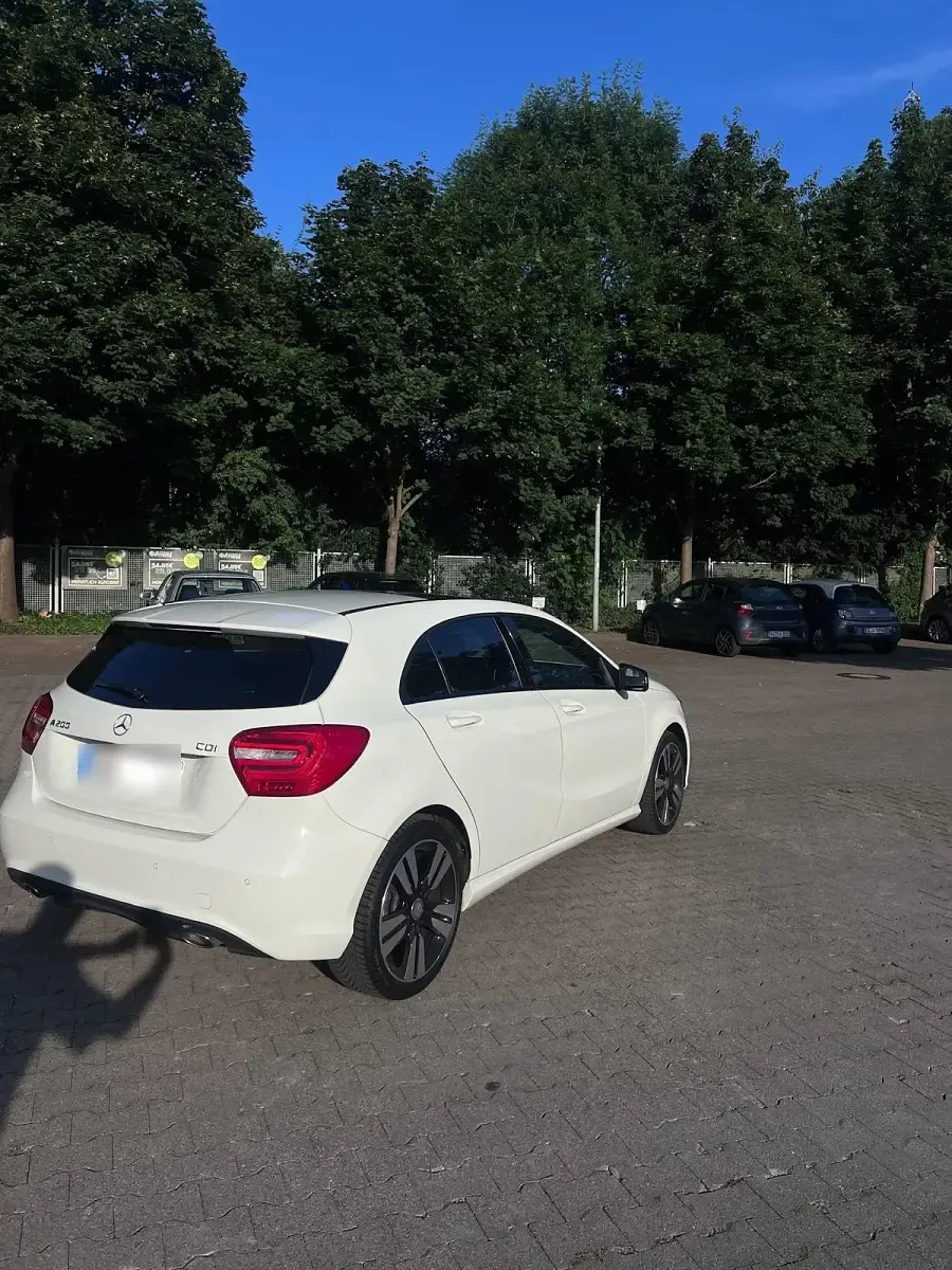 Gebraucht Mercedes A200 136 PS (100 kW) 2015 Weiß Kleinwagen