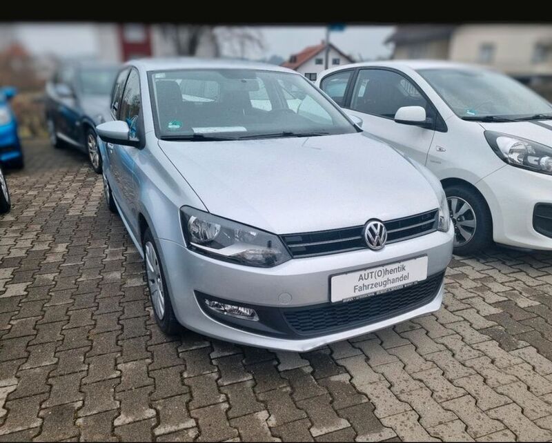 Silber Gebraucht 2012 VW Polo Comfortline Limousine | 6.400 € (Guter Preis) - Bild 1/4