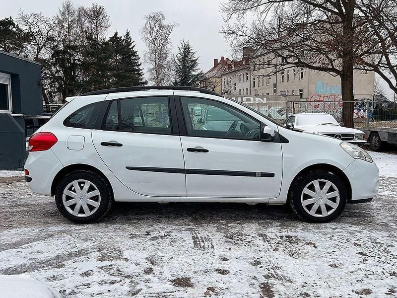 Gebraucht Renault Clio GrandTour Expression 75 PS (55 kW) 2012 Weiß Kombi