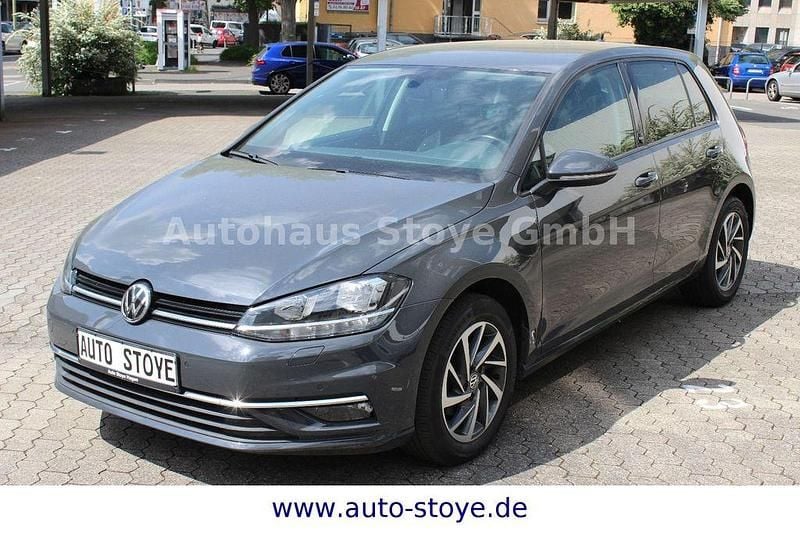 Grau Gebraucht 2017 VW Golf VII Sound Limousine | 11.499 € (Guter Preis) - Bild 1/4