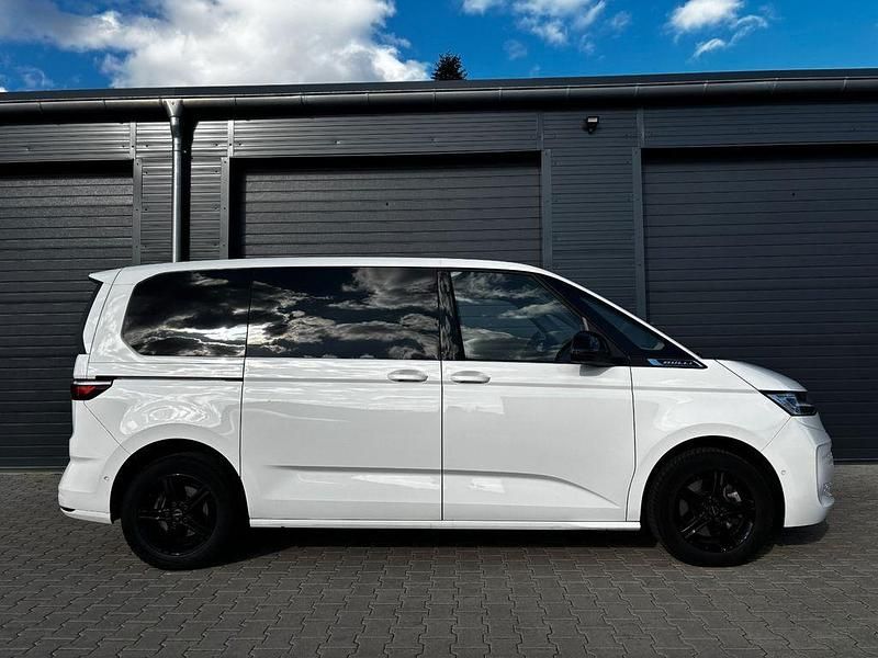 Gebraucht VW Multivan Life 150 PS (110 kW) 2024 Weiß Van