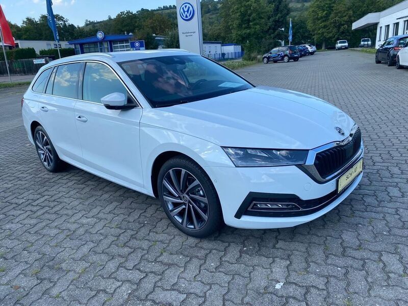 Gebraucht Skoda Octavia 150 PS (110 kW) 2023 Moonweiss metallic Kombi