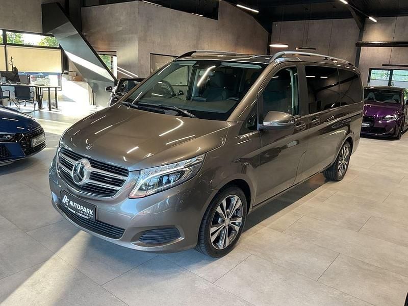 Indiumgrau Gebraucht 2017 Mercedes V250 Van / Kleinbus | 28.980 € (Superpreis) - Bild 1/4
