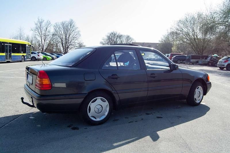 Gebraucht Mercedes C180 Classic 122 PS (89 kW) 1995 Grau Limousine