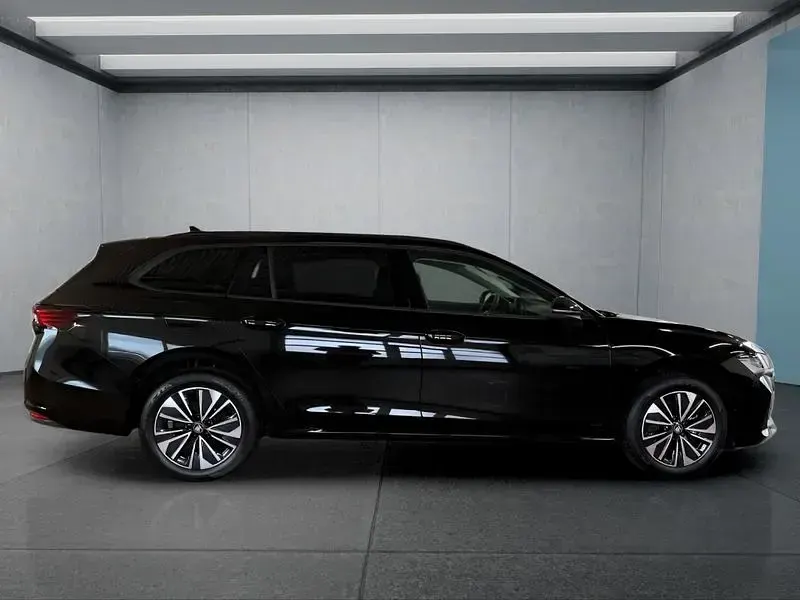 Gebraucht Skoda Superb 150 PS (110 kW) 2025 Schwarz Kombi