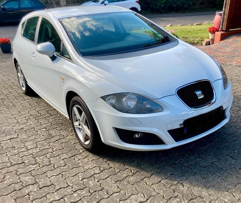 Gebraucht Seat Leon 105 PS (77 kW) 2012 Weiß Limousine