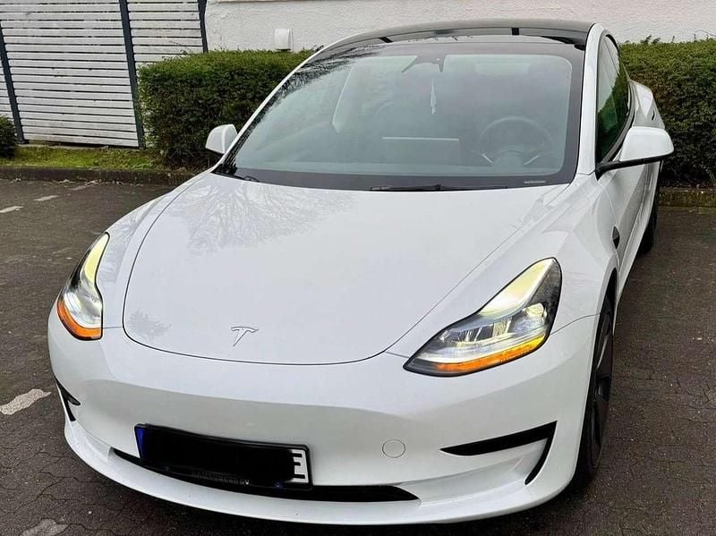 Gebraucht Tesla Model 3 Standard Range Plus 225 kW (306 PS) 2023 Weiß Limousine