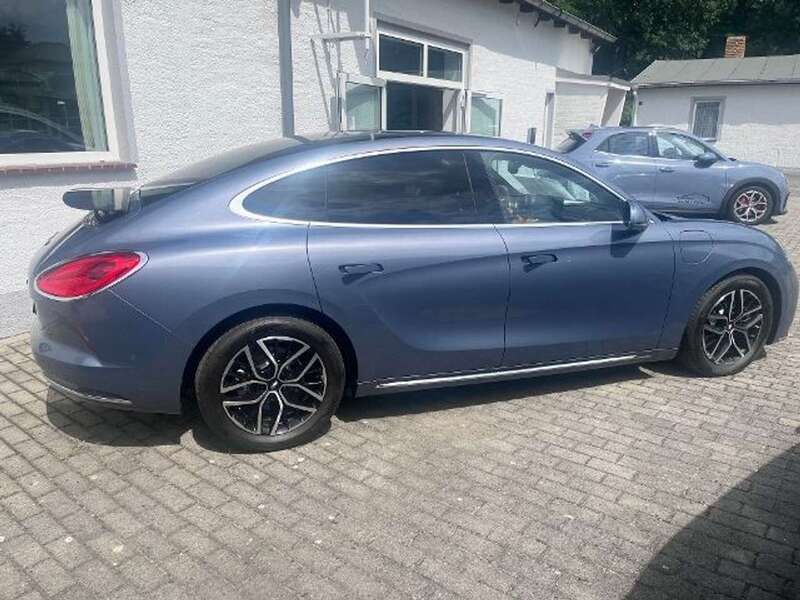 Neu Ora 07 150 kW (204 PS) 2025 Grau (steel grey metallic) Limousine