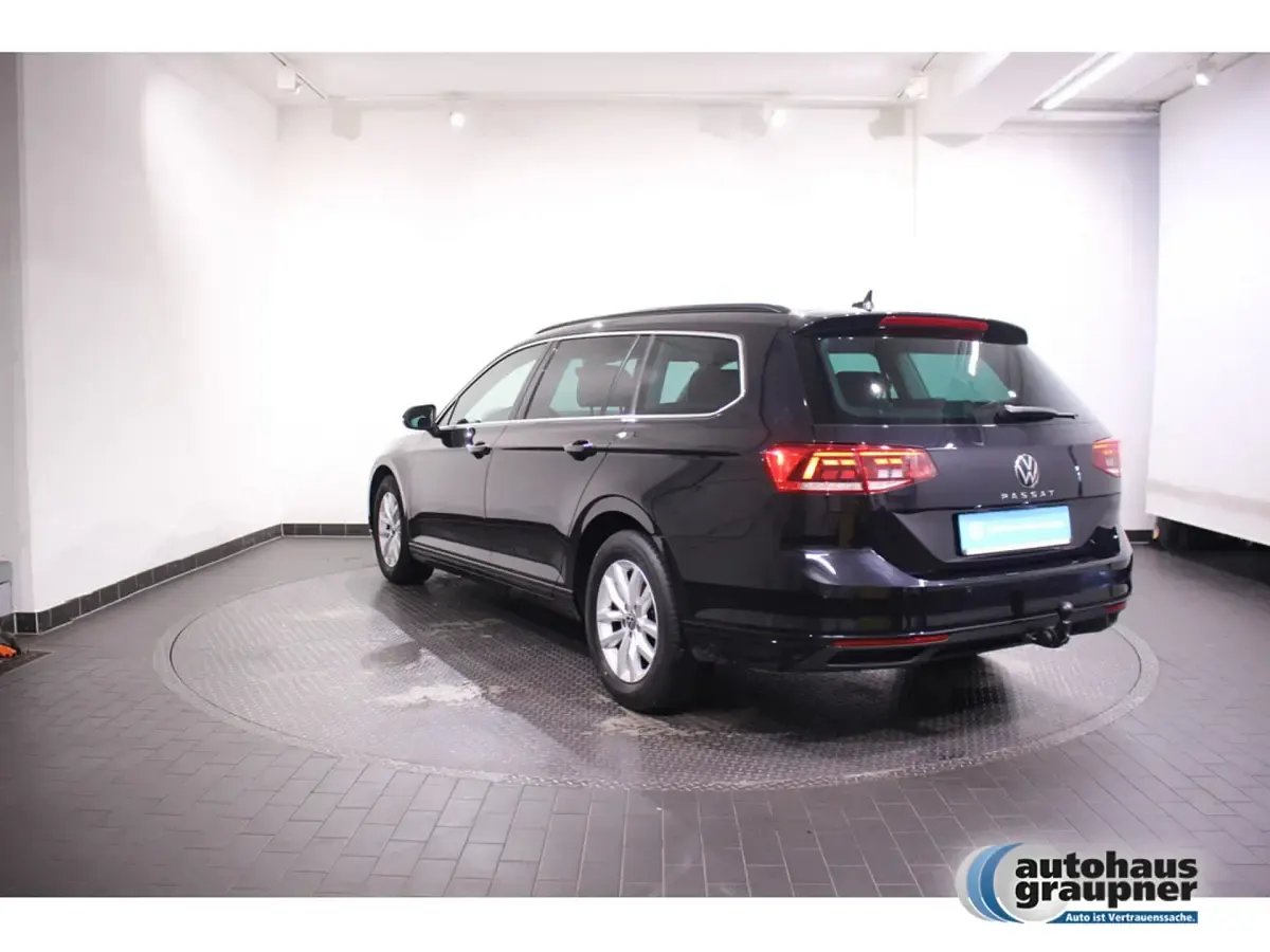 Gebraucht VW Passat Business 150 PS (110 kW) 2021 Schwarz / deep black (metallic) Kombi