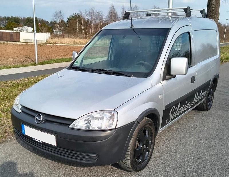 Gebraucht Opel Combo 75 PS (55 kW) 2010 Silber Van / Kleinbus