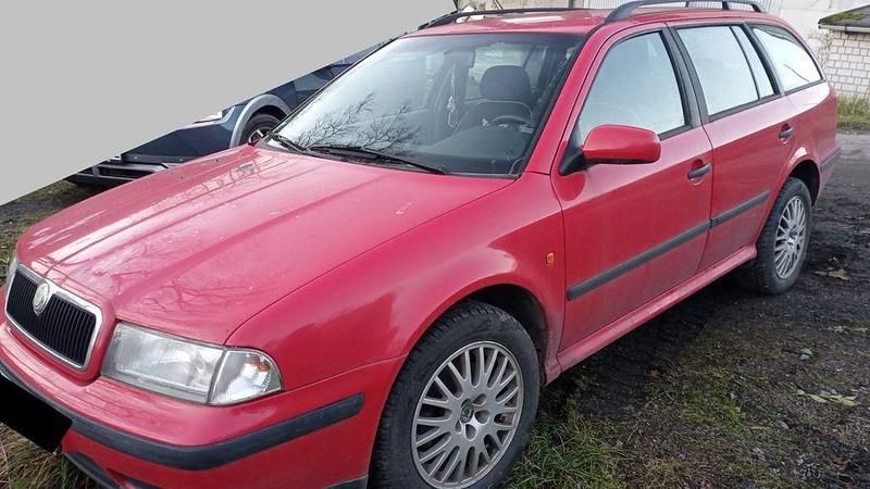 Rot Gebraucht 2000 Skoda Octavia Kombi | 1.300 € (Fairer Preis) - Bild 1/4