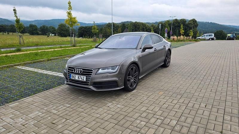 Grau Gebraucht 2013 Audi A7 Sportback Sport Kleinwagen | 13.600 € - Bild 1/3