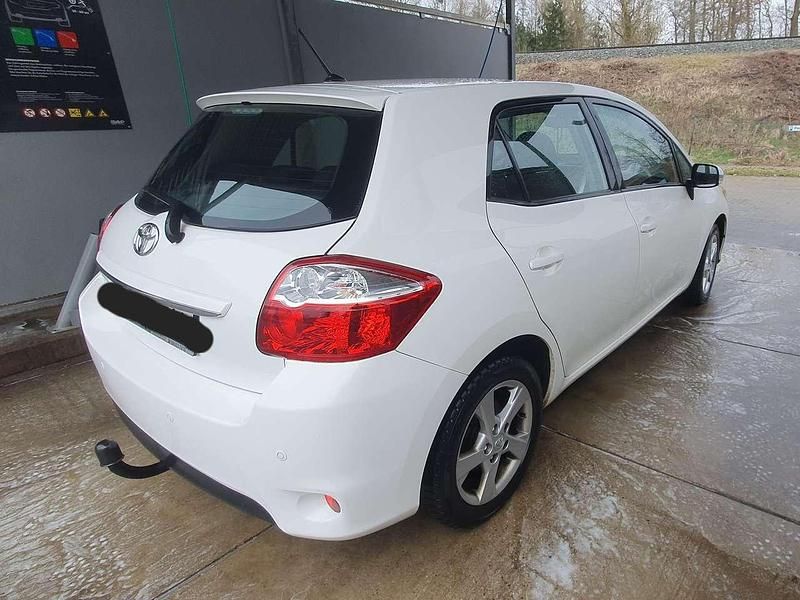 Gebraucht Toyota Auris 103 PS (75 kW) 2011 Weiß Kleinwagen