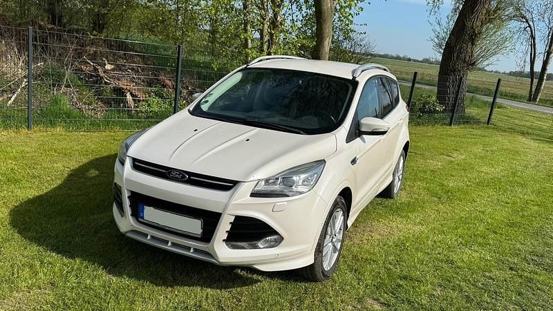Weiß Gebraucht 2015 Ford Kuga Individual SUV | 9.500 € (Guter Preis) - Bild 1/4