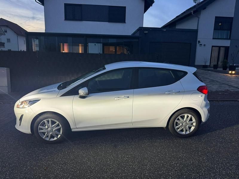 Gebraucht Ford Fiesta Cool & Connect 75 PS (55 kW) 2021 Weiß Kleinwagen