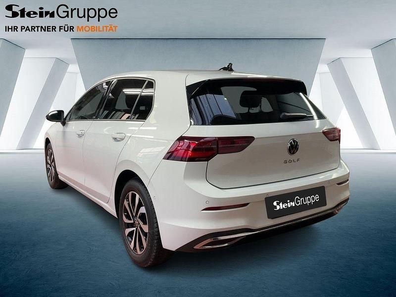 Gebraucht VW Golf VIII Active 150 PS (110 kW) 2023 Weiß Limousine