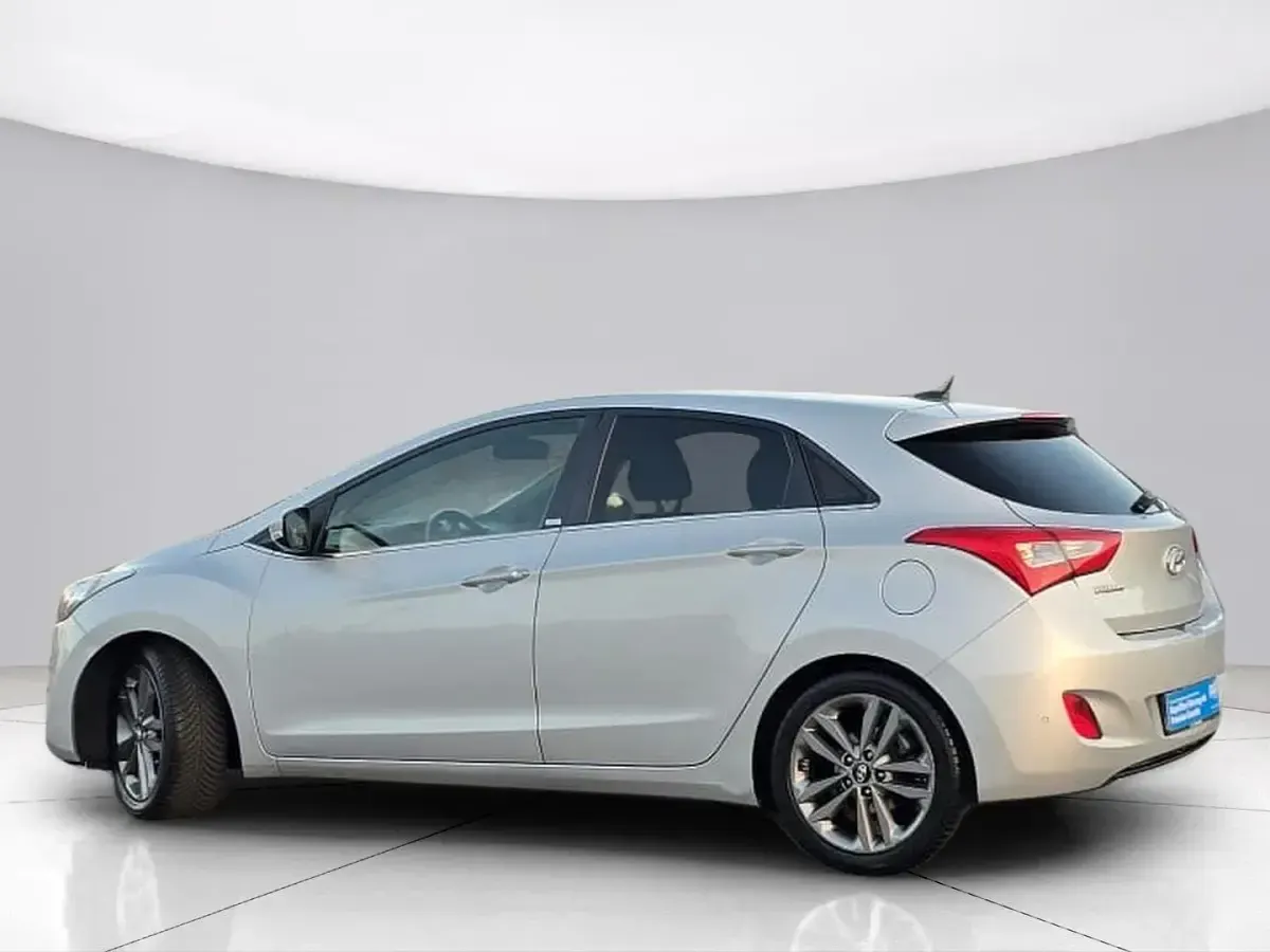 Gebraucht Hyundai i30 Passion 110 PS (80 kW) 2016 Silber Limousine