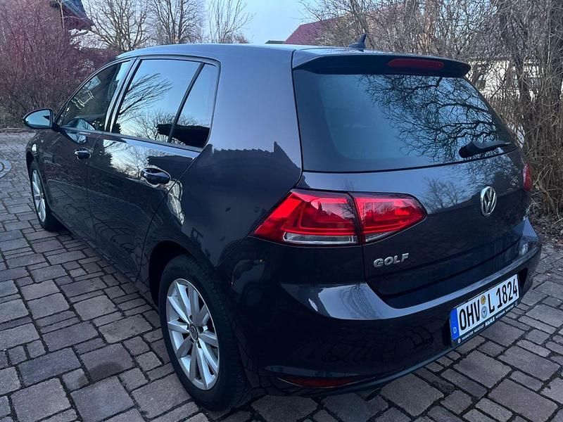 Gebraucht VW Golf VII LOUNGE 110 PS (80 kW) 2015 Grau Limousine