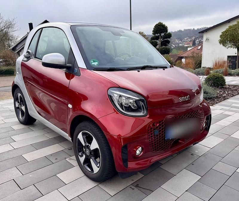 Rot Gebraucht 2023 Smart ForTwo Coupé Passion Exclusive Kleinwagen | 13.700 € (Fairer Preis) - Bild 1/4