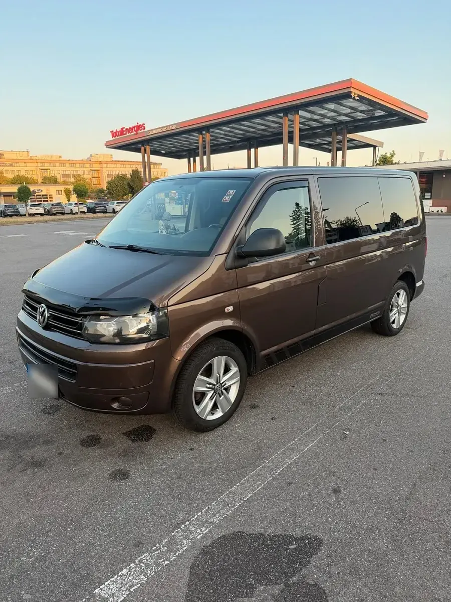 Gebraucht VW Multivan 140 PS (102 kW) 2010 Braun Van / Kleinbus