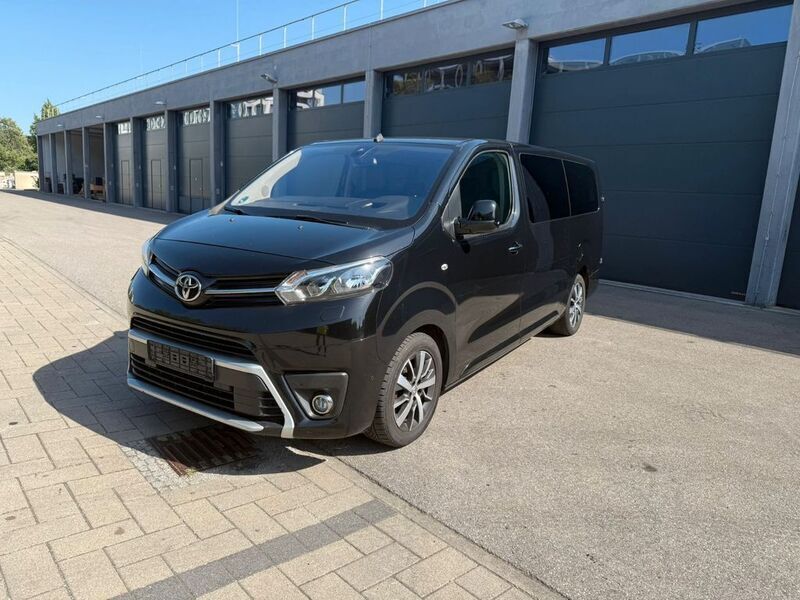 Schwarz Gebraucht 2018 Toyota Proace Van | 20.499 € - Bild 1/4