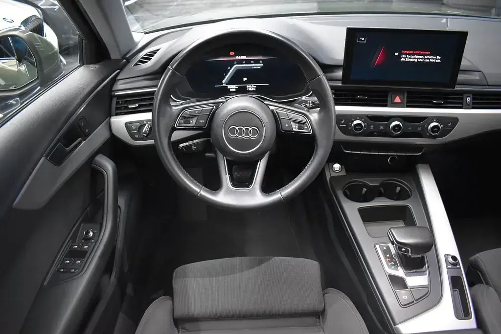 Gebraucht Audi A4 Advanced 136 PS (100 kW) 2023 Grün Limousine