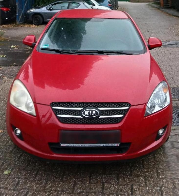 Rot Gebraucht 2008 Kia Ceed 2 Limousine | 1.300 € (Superpreis) - Bild 1/4