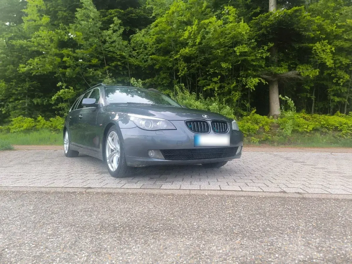 Gebraucht BMW 525 197 PS (144 kW) 2008 Grau Kombi
