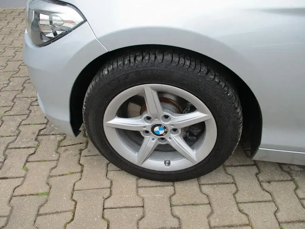Gebraucht BMW 120 Advantage 190 PS (139 kW) 2017 Silber Limousine