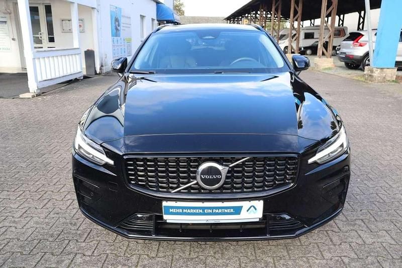 Gebraucht Volvo V60 Plus 197 PS (144 kW) 2022 Black solid stone Kombi