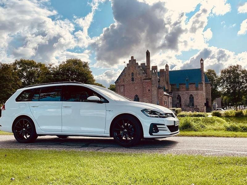 Weiß Gebraucht 2018 VW Golf VII GTD Kombi | 22.999 € (Teuer) - Bild 1/1